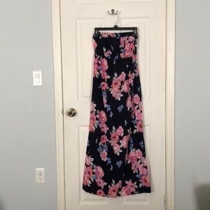 Sleeveless maternity dress